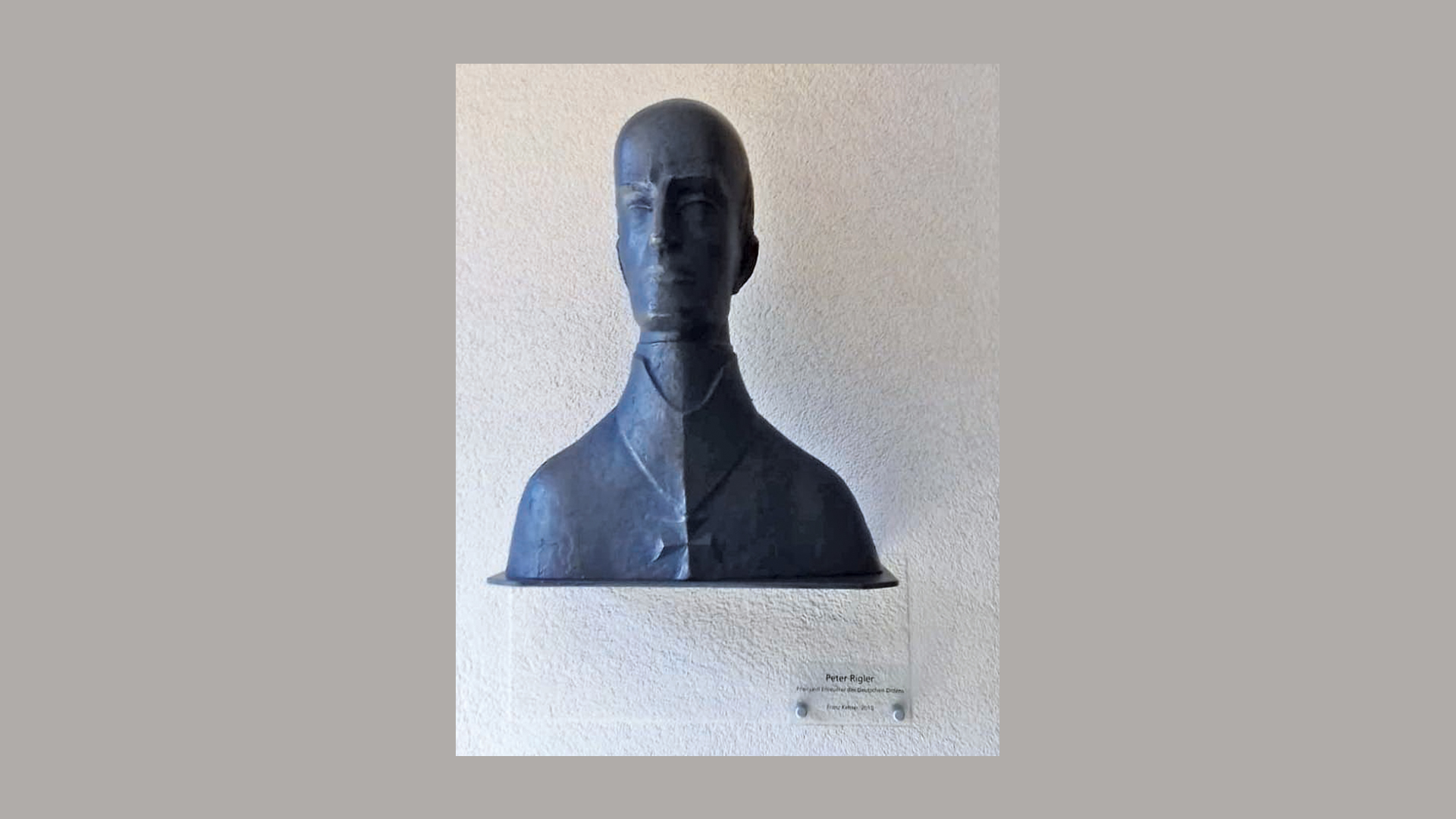 Il busto dedicato a Peter Rigler