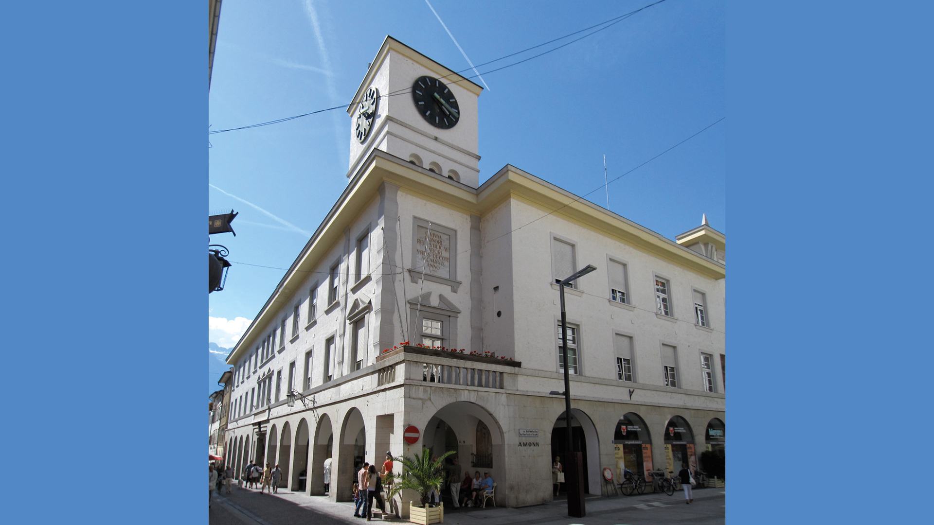 Quel palazzo municipale a firma dell’architetto Ettore Sottsass Senior