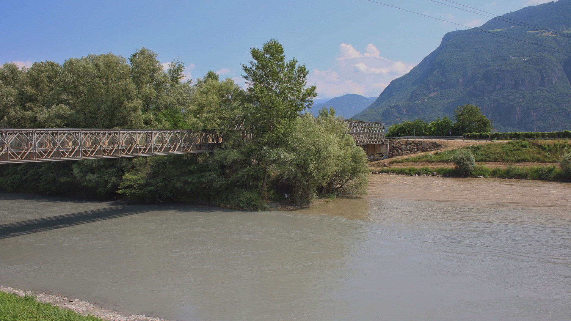 Prati alluvionali e isole nella Val d’Adige