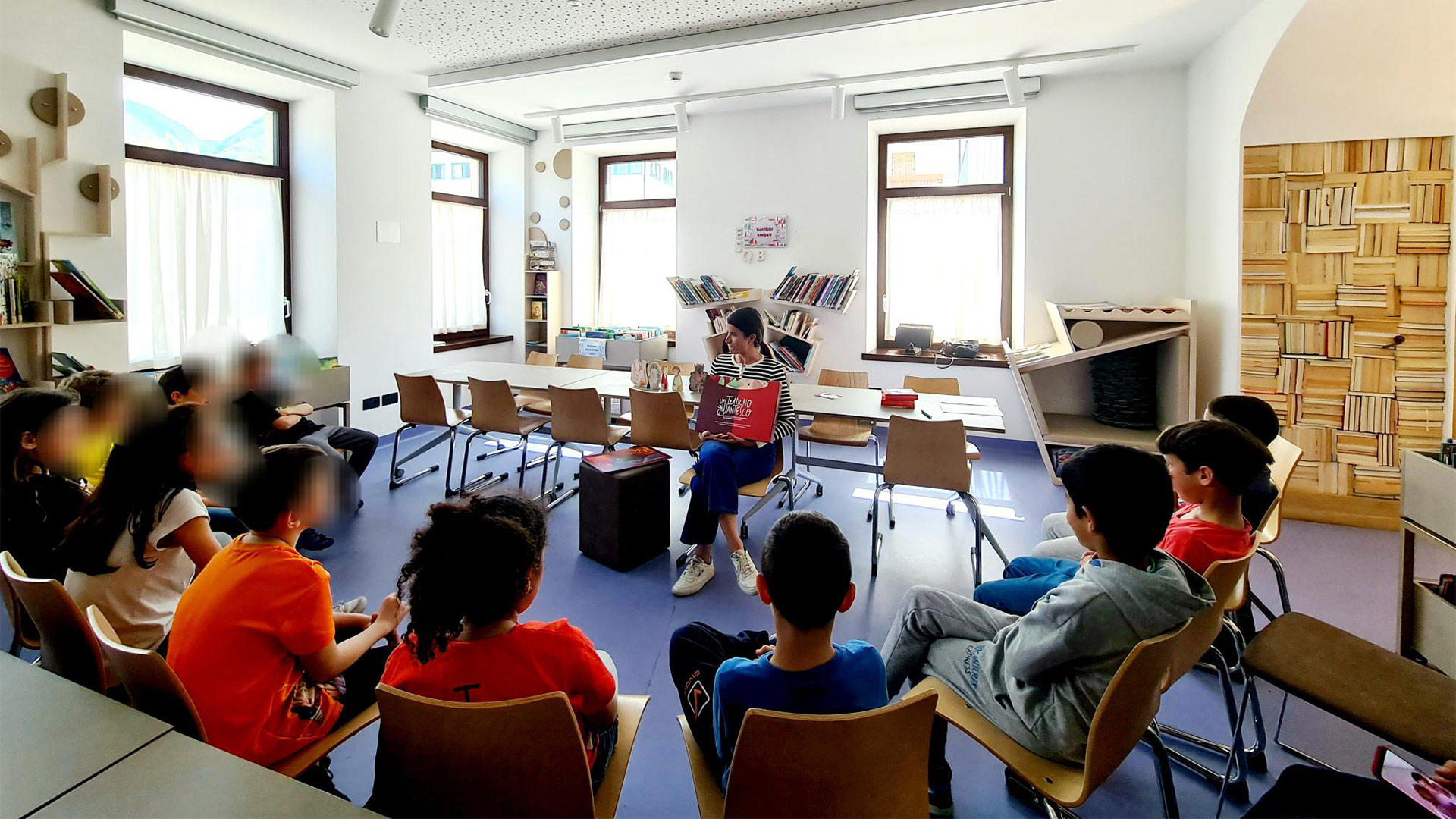 Una biblioteca bilingue con sorprese