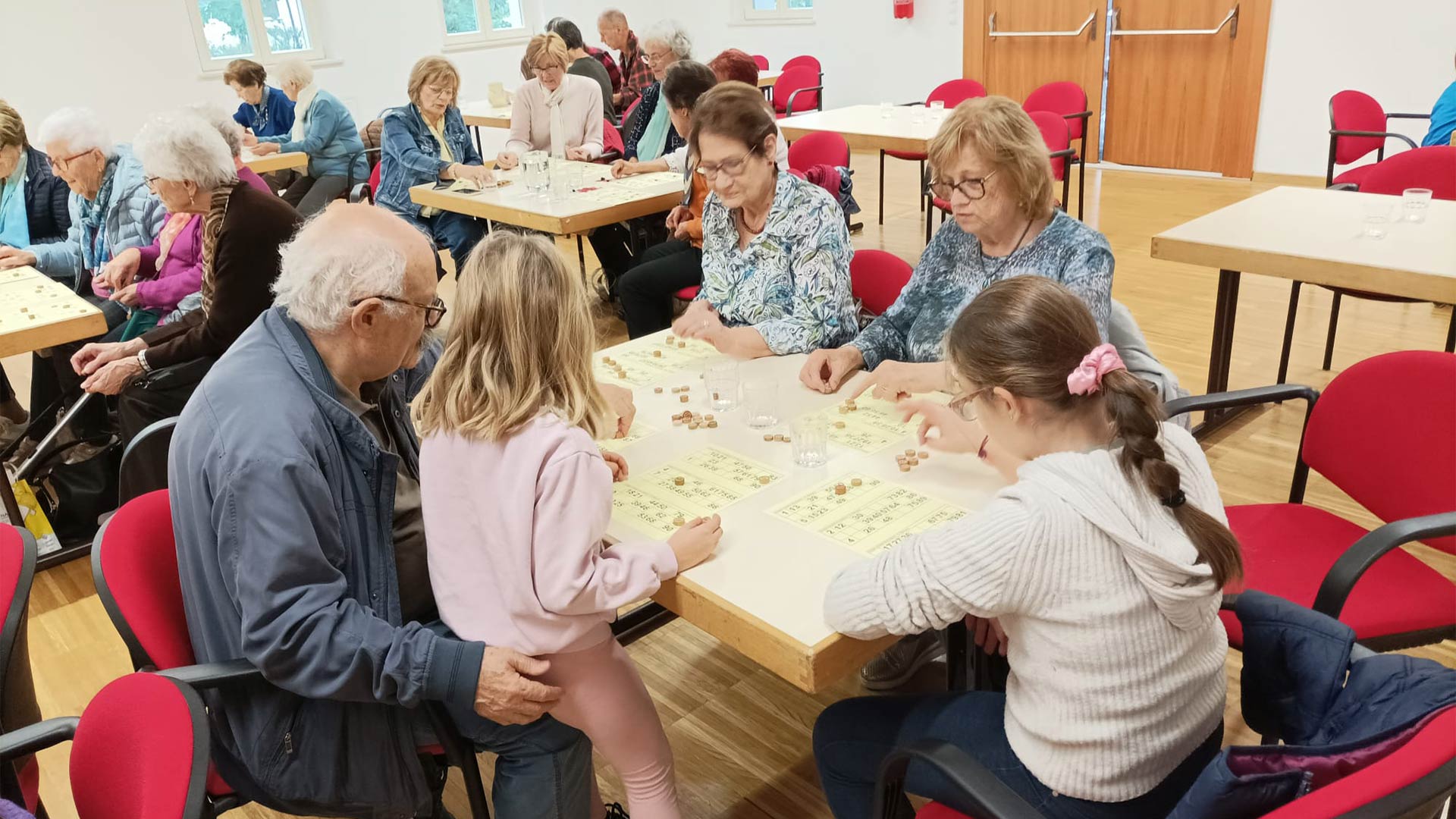 Tombola e coccole per la festa dei nonni